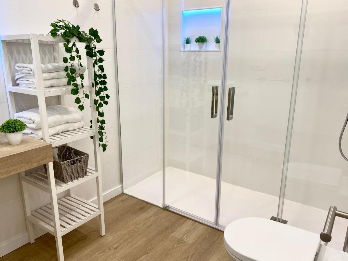 מאלגה Suite Breeze - Private Heated Pool מראה חיצוני תמונה