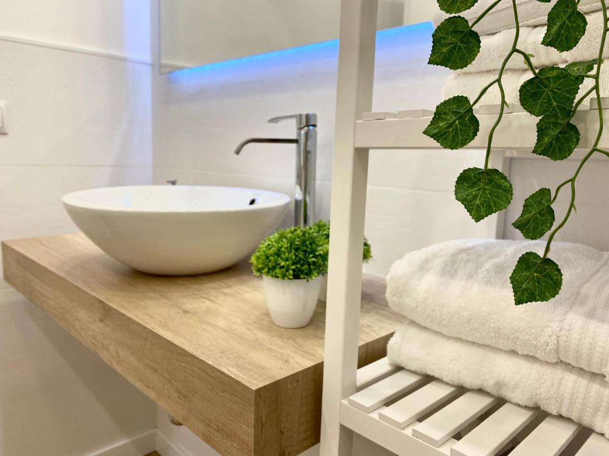 מאלגה Suite Breeze - Private Heated Pool מראה חיצוני תמונה