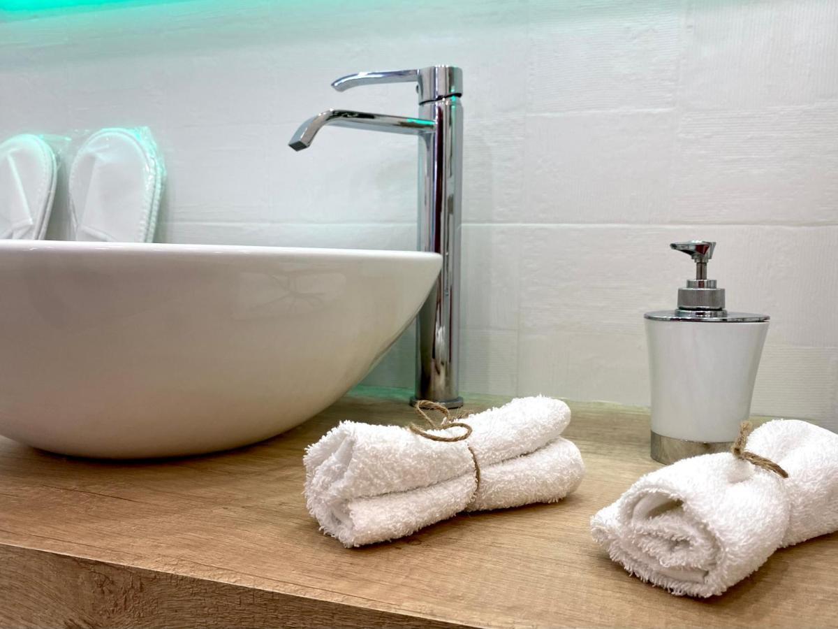 מאלגה Suite Breeze - Private Heated Pool מראה חיצוני תמונה