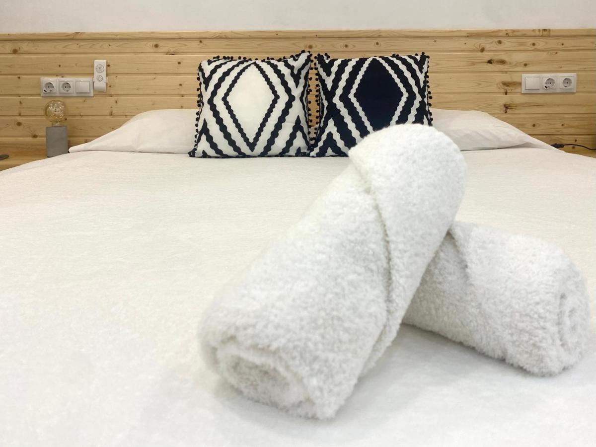 מאלגה Suite Breeze - Private Heated Pool מראה חיצוני תמונה